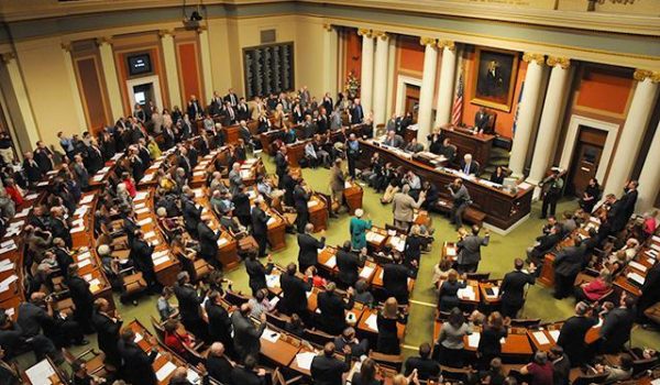 Legisladores de Minnesota aceleran el paso en última semana de sesión legislativa