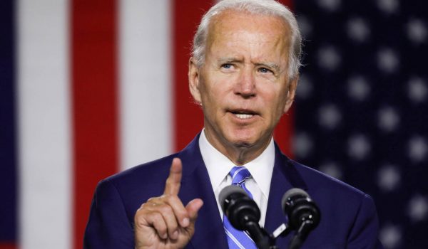Joe Biden pide al Congreso que limite los cargos adicionales a las aerolíneas