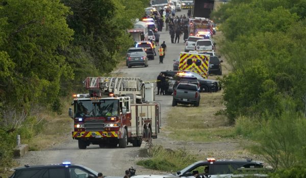 Al menos 40 muertos encontrados en un trailer en Texas, se presume eran inmigrantes