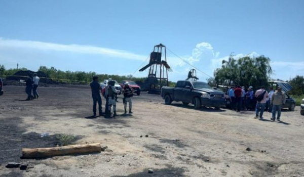 Siguen 10 mineros atrapados en Coahuila
