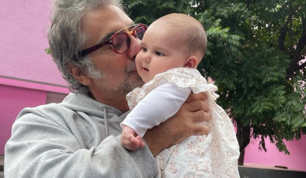 Alejandro Fernández presenta a su nieta como ‘Rey’ | VIDEO
