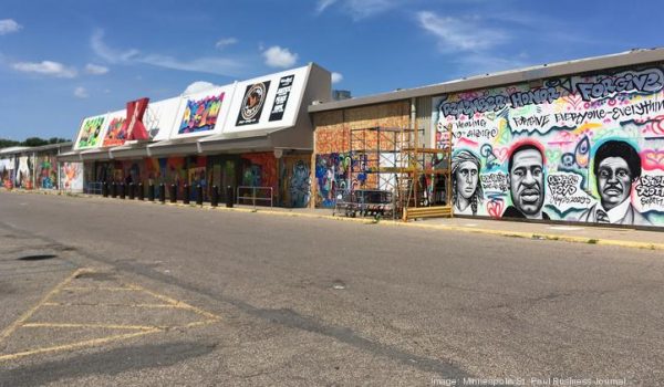 Nostalgia en la comunidad latina; comenzaran a derrumbar el K Mart de la Lake Street
