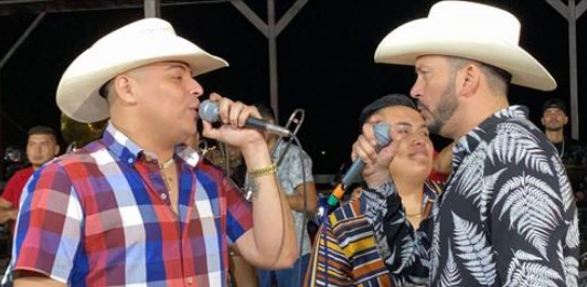 Luis Ángel ‘El Flaco’ y Eduin Caz aparecen cantando uno de sus éxitos