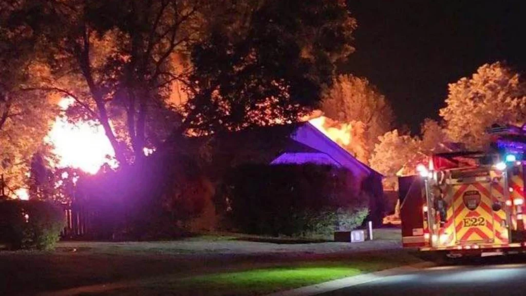 Estallido causa incendio en dos casas de Eden Prairie; hay cuatro lesionados