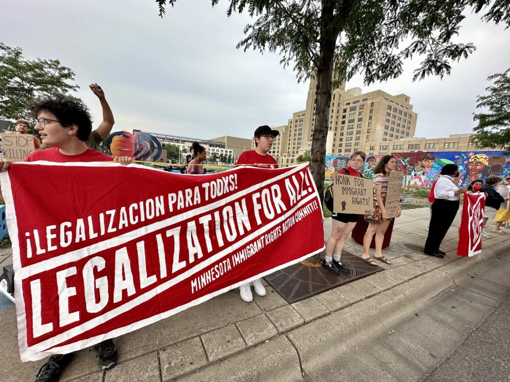 Protestan en Minneapolis por militarización en frontera con México