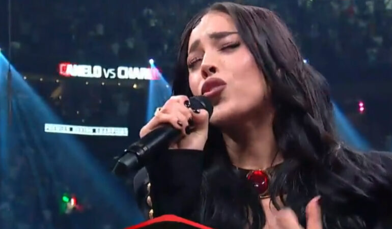 Danna Paola deslumbra con emotiva interpretación del himno nacional mexicano