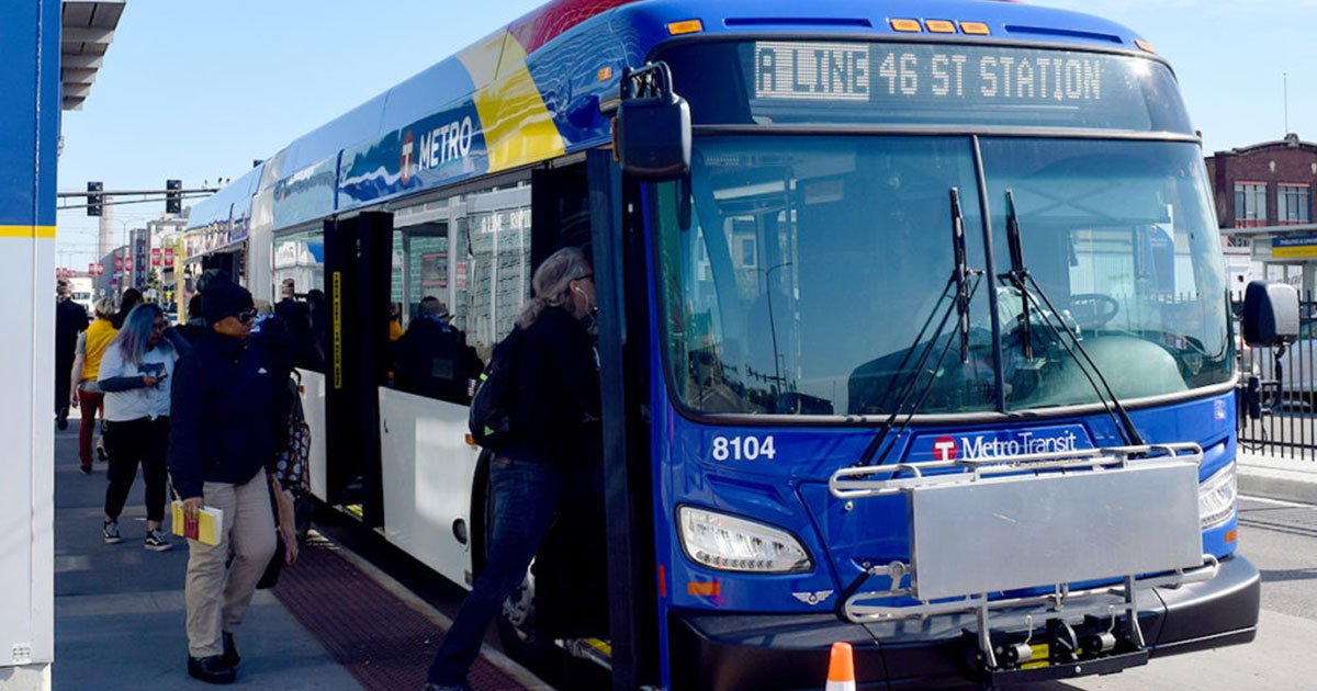 Salida del jefe de policía de Metro Transit genera controversia y críticas