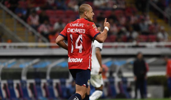 Chicharito Hernández hace su esperado regreso con Chivas en el partido contra Pumas