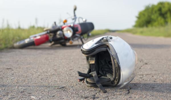 Investigan si mujer que atropelló y mató a motociclista iba viendo el celular