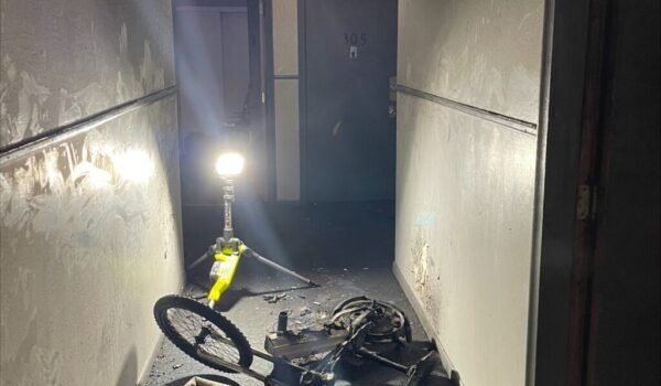 Bicicleta eléctrica se incendia de la nada y deja a seis familias sin techo en St. Paul