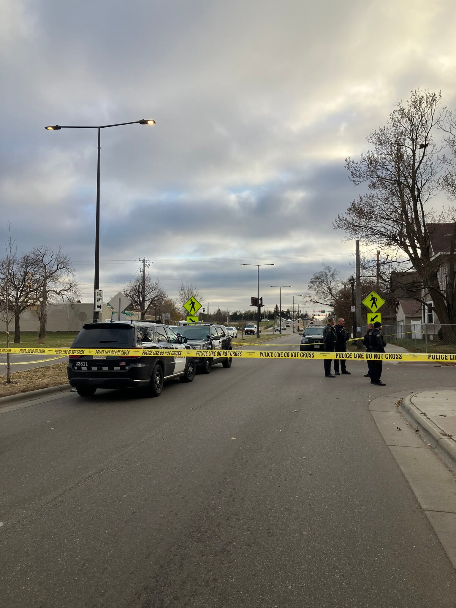 Lo acribillan desde un carro en St. Paul