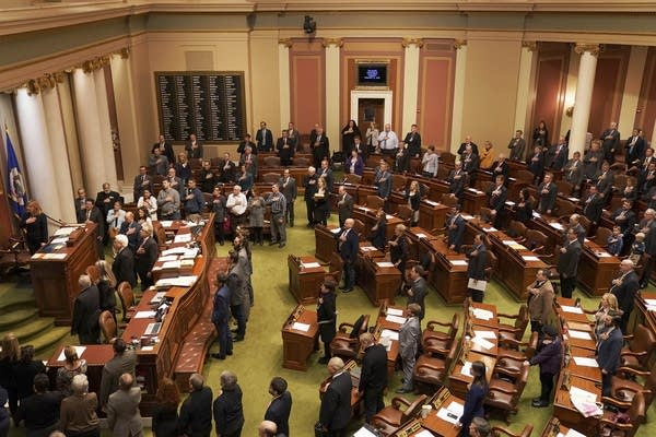 Demócratas se ausentan en inicio de sesión legislativa en Minnesota