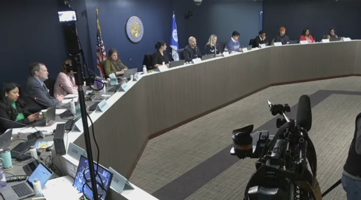 Minneapolis reconsidera fondos para grupo de prevención de violencia