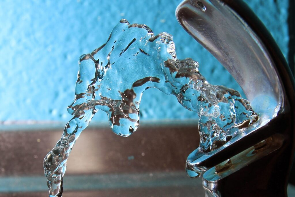 Buscan garantizar agua gratuita en eventos masivos en Minnesota