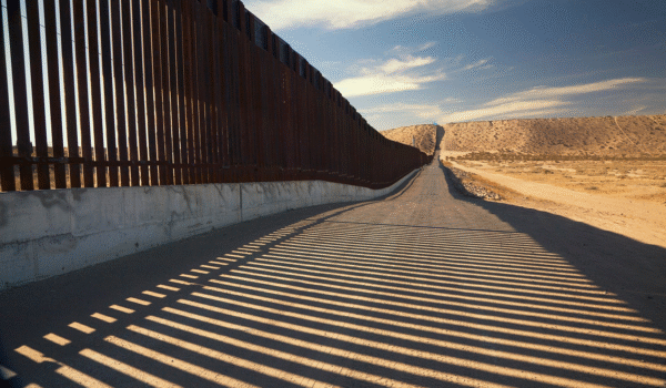 Militarizan franja fronteriza en Nuevo México y acusan a migrantes de invadir zona de defensa nacional