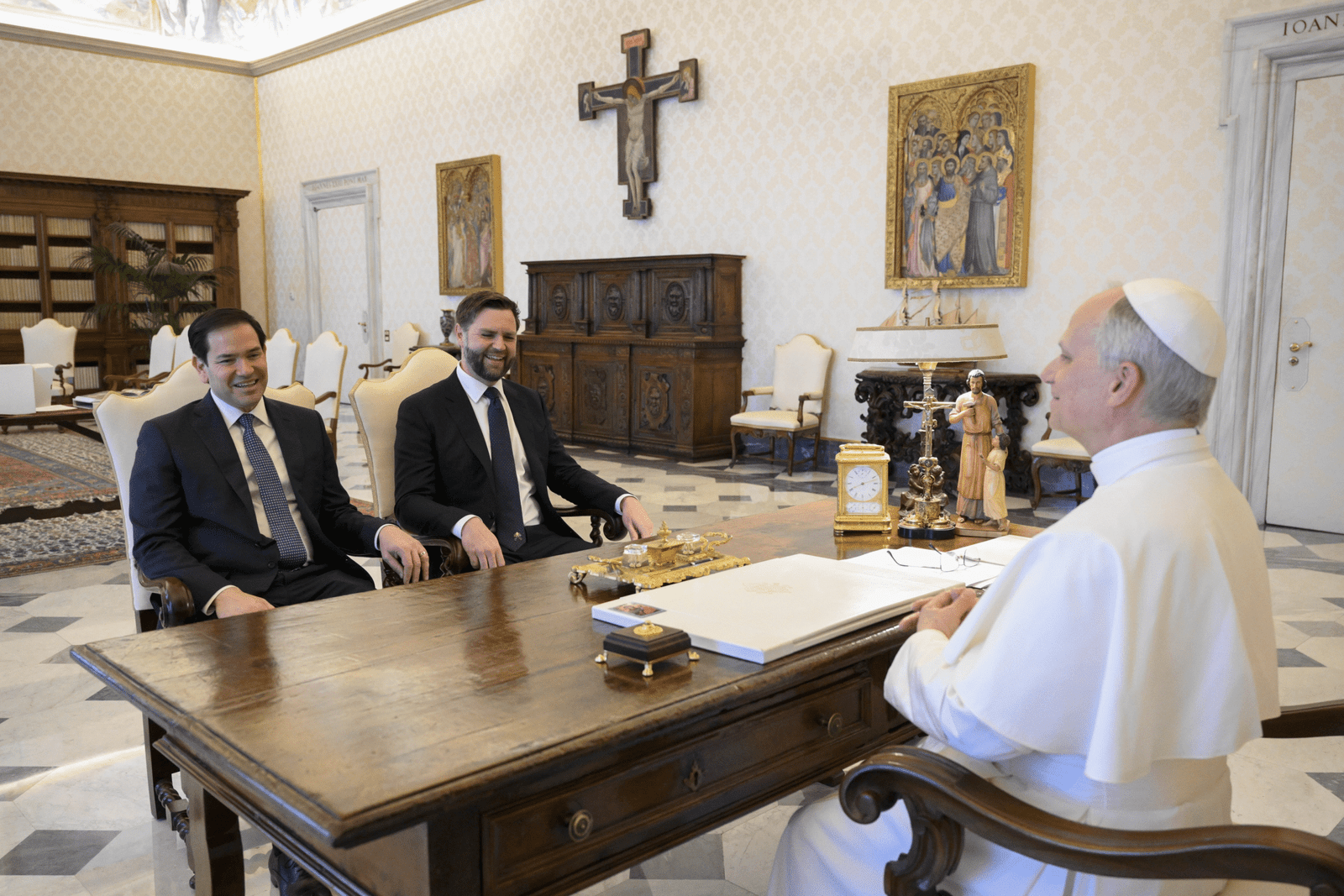 Vicepresidente de EE.UU. invita al Papa Leo XIV a visitar Estados Unidos para impulsar negociaciones de paz