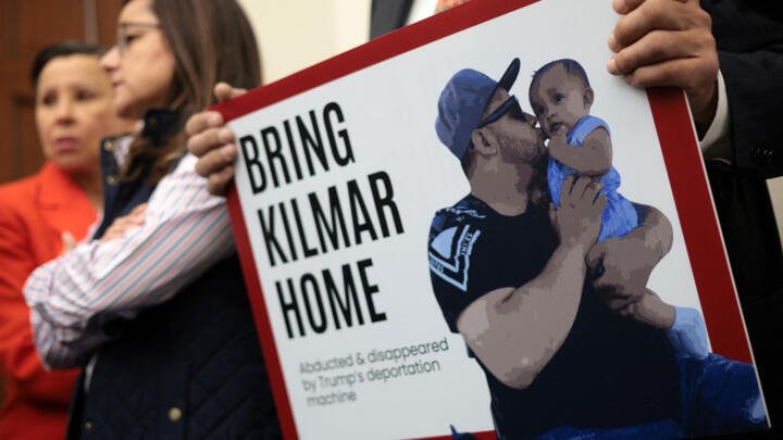 Gobierno de Trump acusa a salvadoreño deportado por error y lo mantiene encarcelado