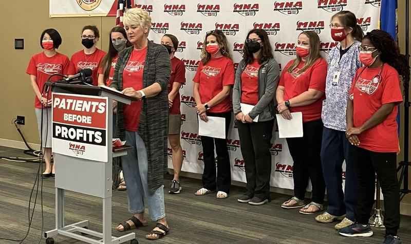 Miles de enfermeras en Minnesota autorizan posible huelga