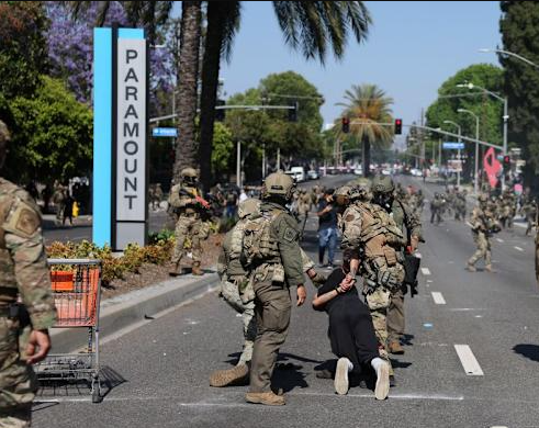 Operativo de ICE en Los Ángeles desata críticas por uso excesivo de fuerza