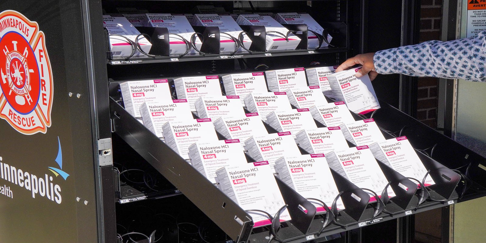 Máquinas expendedoras de NARCAN salvan vidas en Minneapolis