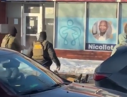 Agentes que dispararon a Alex Pretti siguen en el servicio mientras crecen cuestionamientos