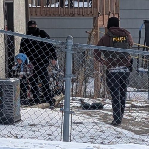 JUEZA FEDERAL ANALIZA FRENAR OPERATIVO MIGRATORIO EN MINNESOTA TRAS TIROTEOS MORTALES