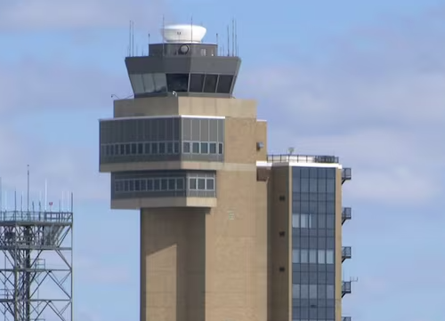 Cierre parcial del gobierno afecta a miles de empleados de aviación en Estados Unidos