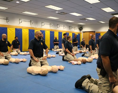 Exinstructor de ICE afirma que entrenamiento vulnera la Cuarta Enmienda