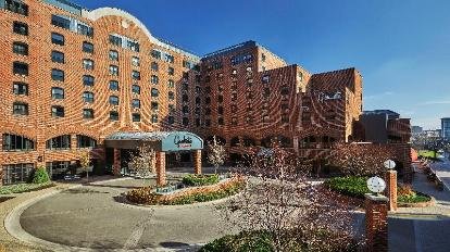 Represalias contra gerente de hotel que hospedaba a elementos de ICE