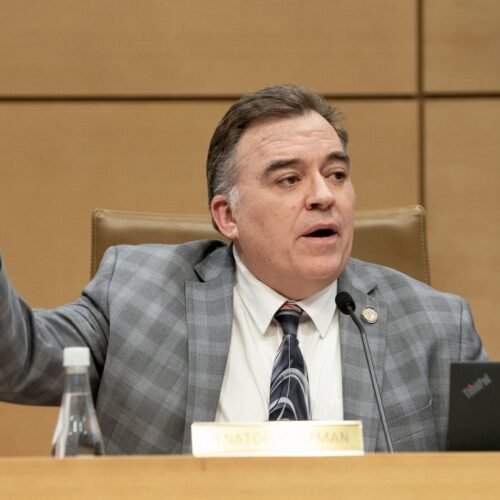 Regresa a Senado una de las víctimas del atentado del verano pasado