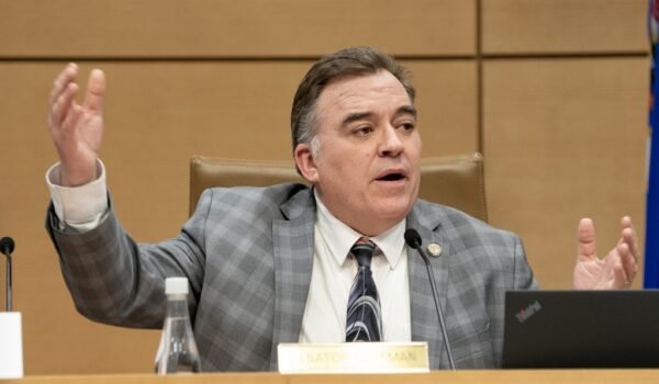 Regresa a Senado una de las víctimas del atentado del verano pasado