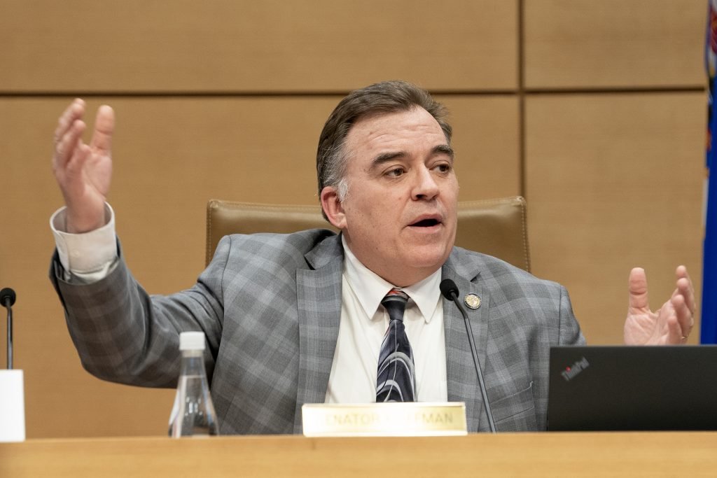 Regresa a Senado una de las víctimas del atentado del verano pasado