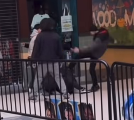 Arrestan a dos menores por tiroteo en Maplewood Mall; un hombre sigue hospitalizado