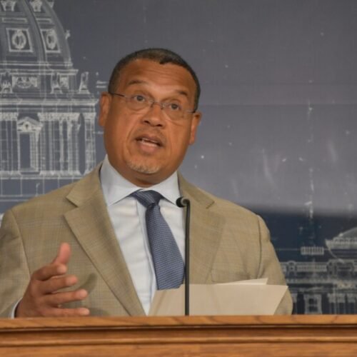 Proponen ley bipartidista para reforzar combate al fraude de Medicaid en Minnesota