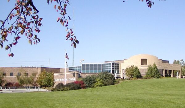 Eagan cierra temporalmente puertas a proyectos