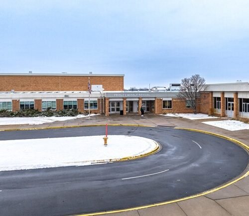 Escuelas de Fridley enfrentan posible pérdida de casi $500 mil por ausencias ligadas a redadas migratorias