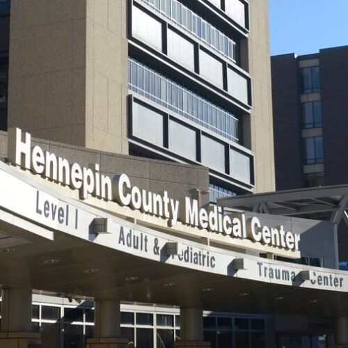 Médicos del HCMC cuestionan versión de ICE sobre lesiones graves de inmigrante en custodia