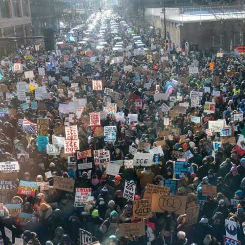Grupos laborales, religiosos y comunitarios exigen justicia tras anuncio del fin del operativo ICE en Minnesota