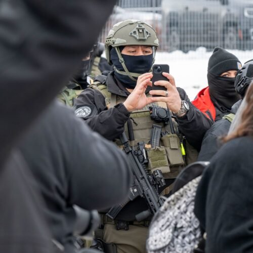 ICE amplía su red de vigilancia digital más allá de comunidades inmigrantes