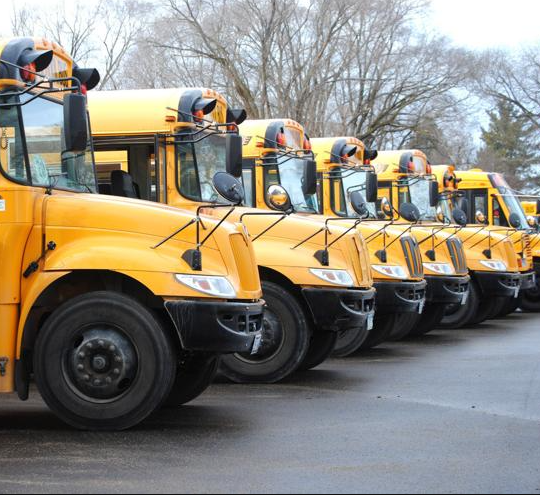 Arrestan a hombre en Faribault acusado de apuntar arma a autobús escolar