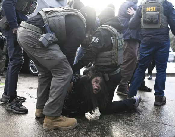 Juez federal encuentra evidencia de perfil racial durante operativo migratorio en Minnesota