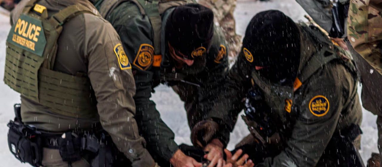 Debaten en Minnesota proyectos para limitar acceso de agentes migratorios a campus y guarderías