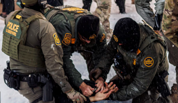 Debaten en Minnesota proyectos para limitar acceso de agentes migratorios a campus y guarderías