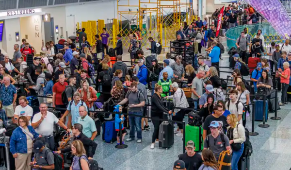 Empleados del TSA trabajan sin pago mientras crece debate por gasto militar