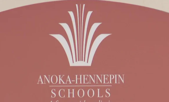 Distrito Anoka-Hennepin planea recortes por $8.1 millones que afectarán servicios estudiantiles