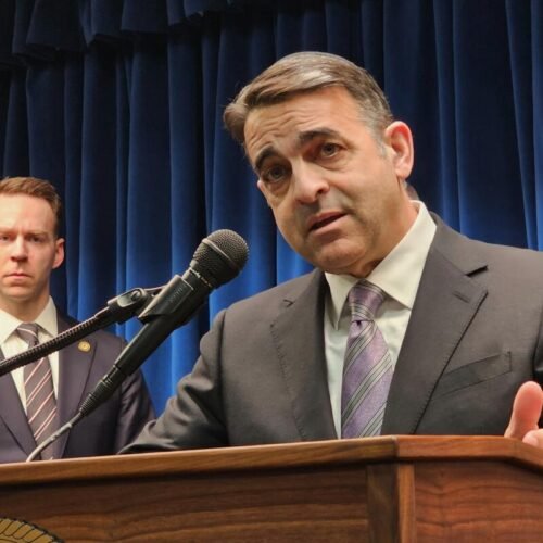 Juez federal confronta al fiscal de Minnesota en audiencia por posible desacato