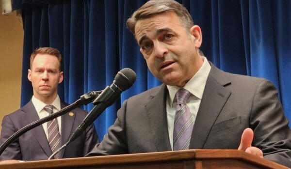 Fiscal federal de Minnesota pide que juez se aparte de caso migratorio