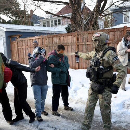 Cerca de 80 personas demandan a ICE por presunto uso excesivo de fuerza en Minneapolis