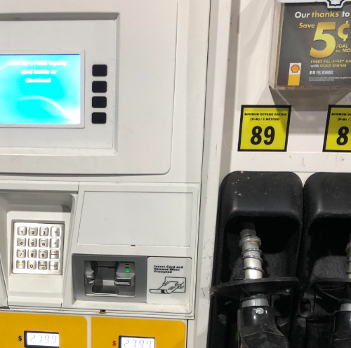 Gasolina supera los 4 dólares por galón en EE.UU. tras escalada del conflicto con Irán