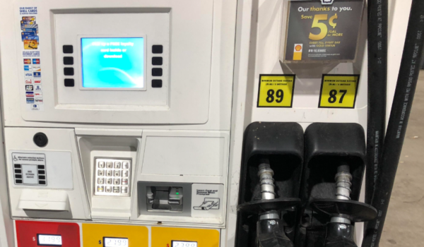 Gasolina supera los 4 dólares por galón en EE.UU. tras escalada del conflicto con Irán